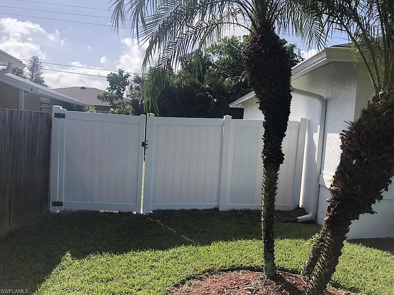 1082 Capri Dr — Photo 13