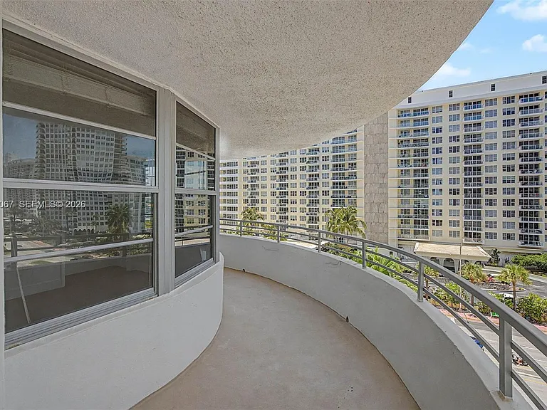 5555 Collins Ave #7B — Photo 22