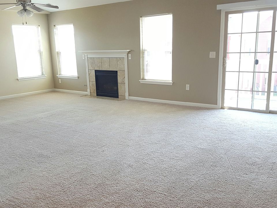 Living Room/ Dinning Room