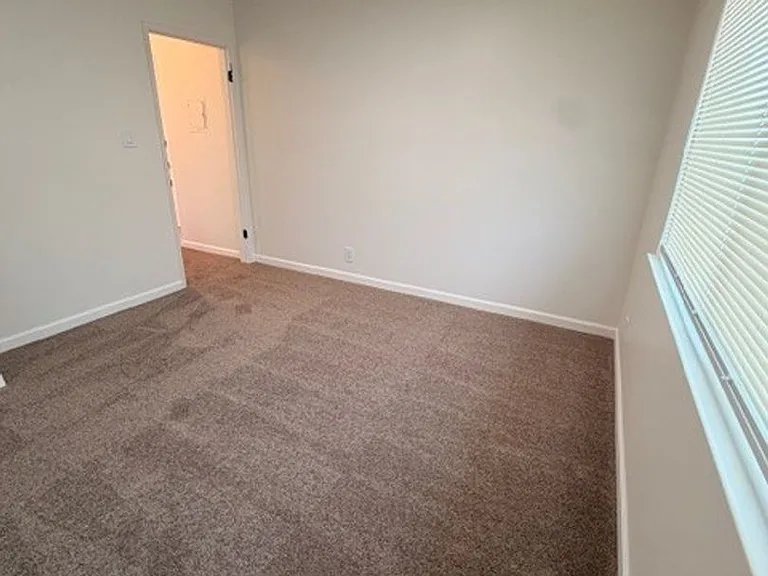 Dixon Townhouse — Photo 57