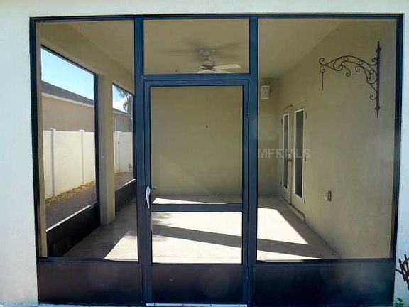 4th image of 421 Silverdale Ave