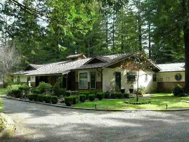 1st image of 215 Turnbull Ln