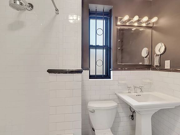 4th image of 315 E 12th St APT 31