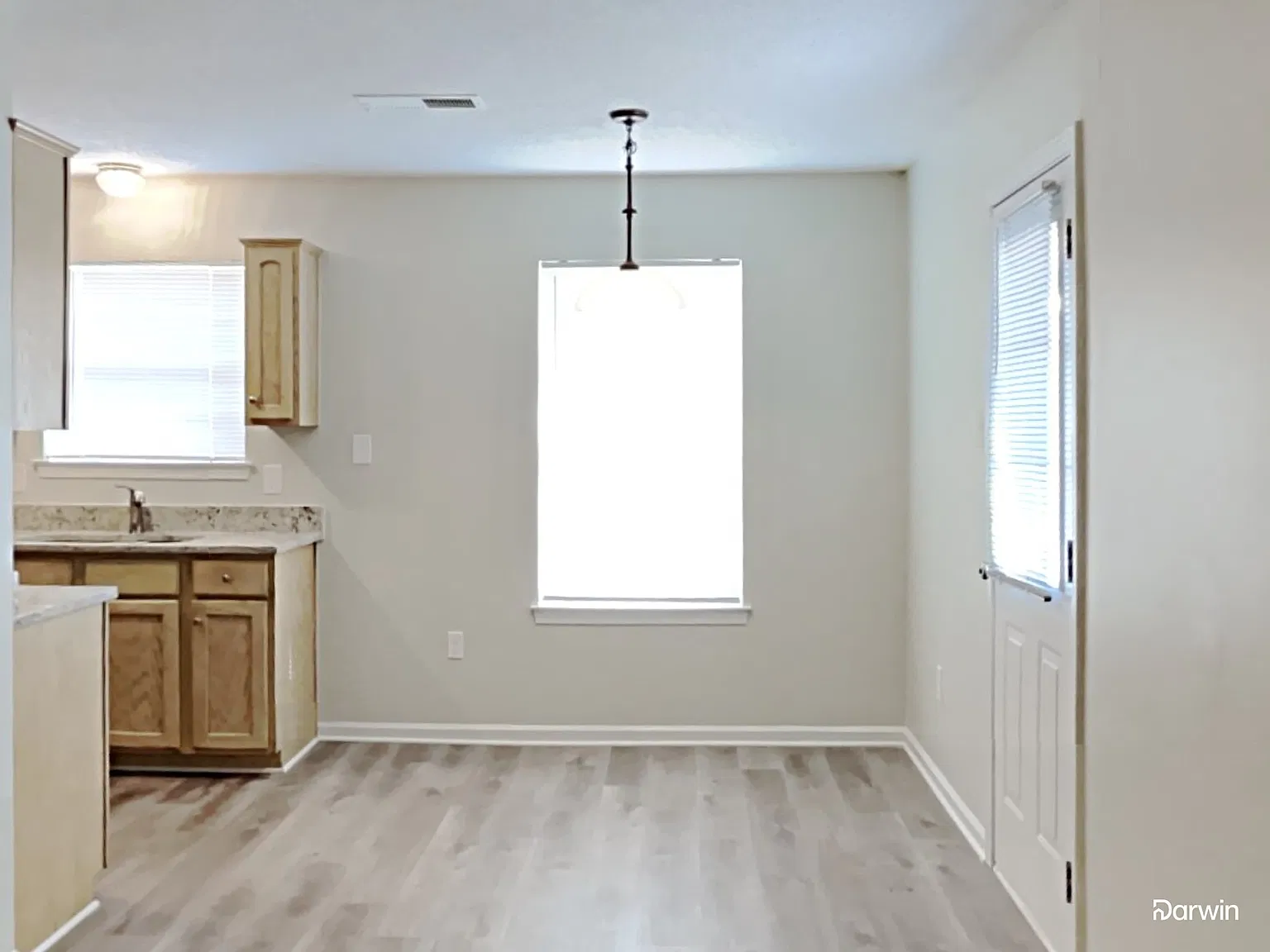 3 bed, 2.0 bath, 1076 sqft, $1,375 — Photo 4