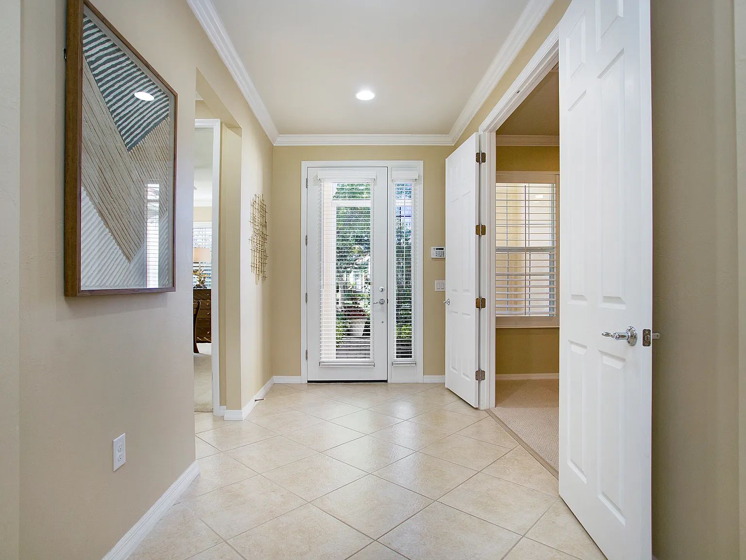 3 bed, 2486 sqft, $5,499 — Photo 4