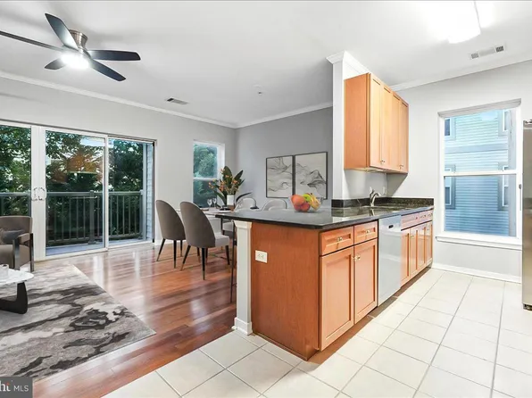 8045 Newell St APT 301, Silver Spring, MD 20910