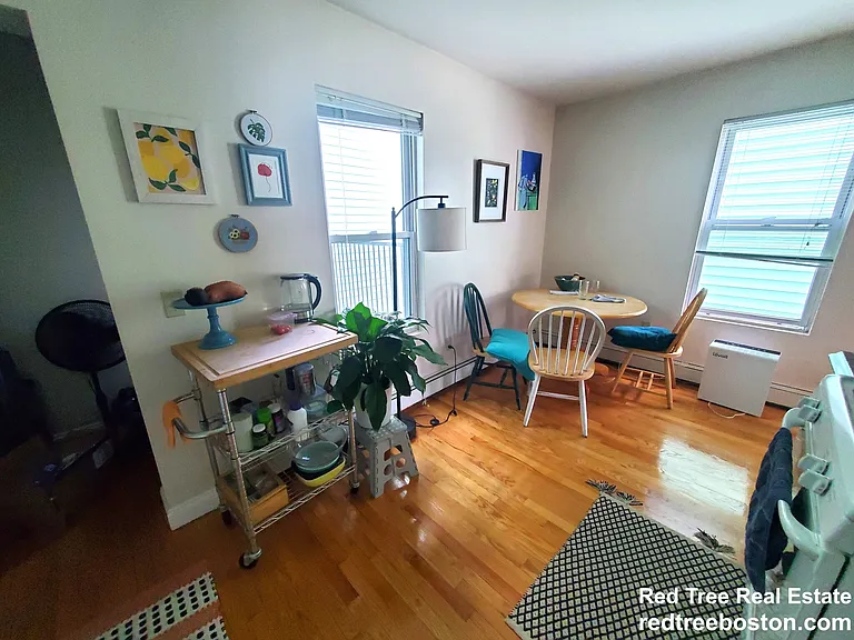 235 Columbia St — Photo 7