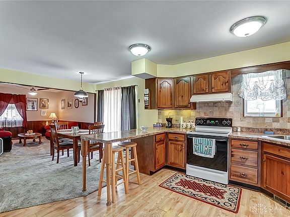4th image of 3207 Gardenia Dr