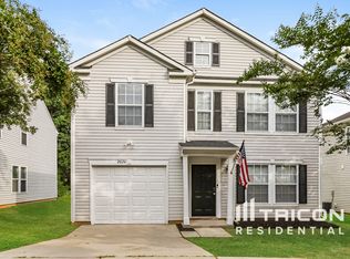 2624 Stream Bank Dr, Charlotte, NC 28269
