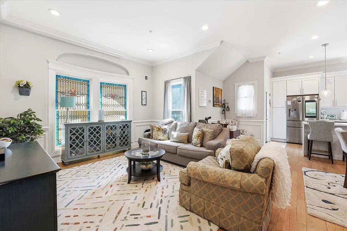 41 Bentley Ave — Photo 4