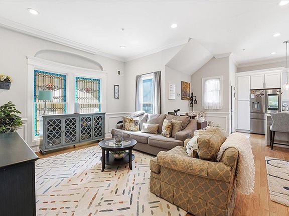 4th image of 41 Bentley Ave