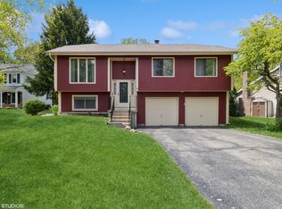 6 Bradbury Ct, Fox River Grove, IL 60021