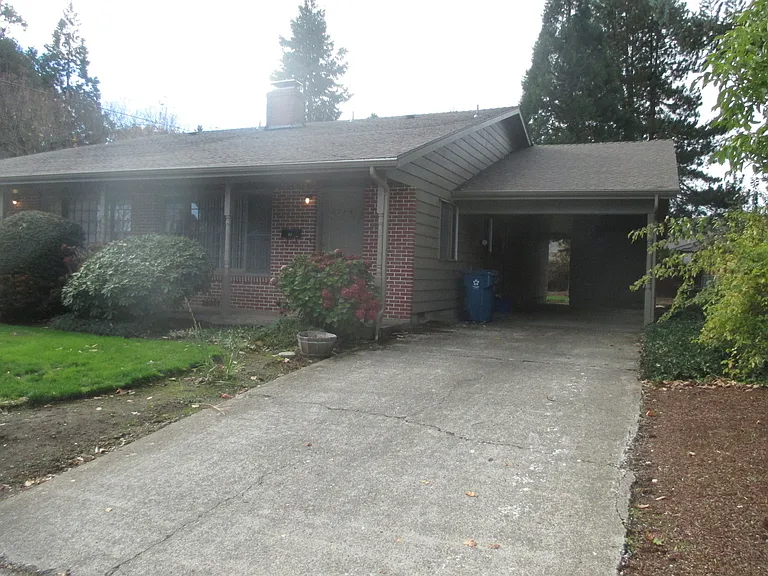 Nice Two Bedroom with Fireplace — Photo 1