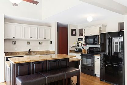 5th image of 15 Meadowgrass Ln