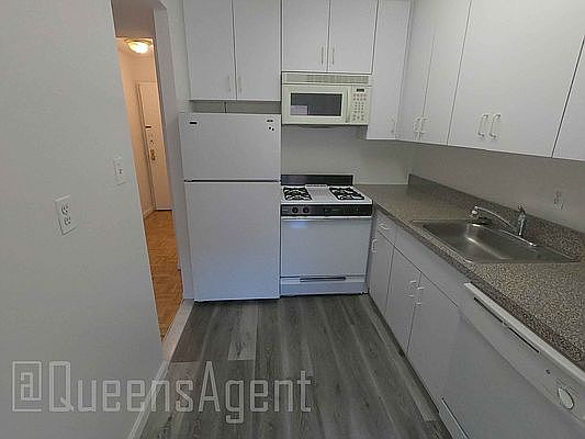 3rd image of 75-35 113th St APT 4