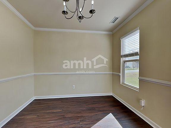 4th image of 226 Woodcreek Ln