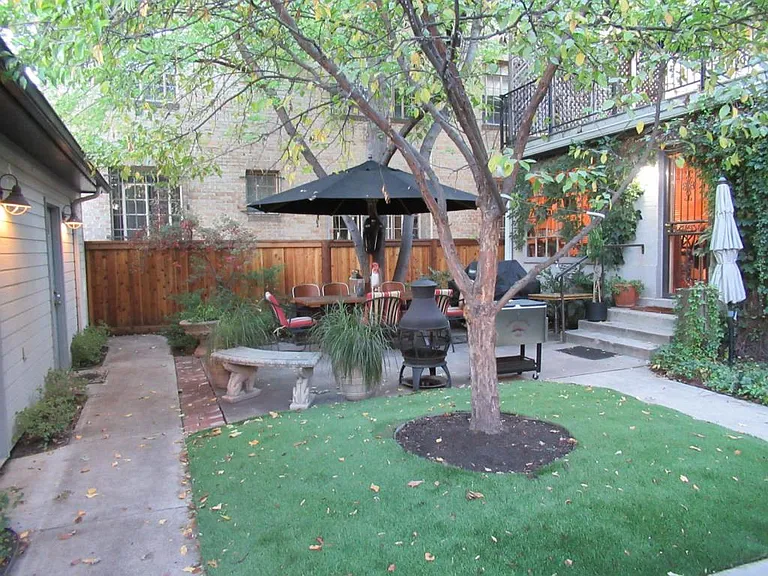 1016 N Lafayette St — Photo 3