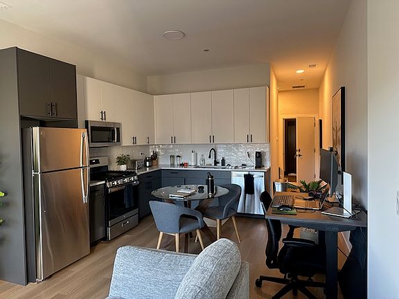 3rd image of 3204 N Clifton Ave