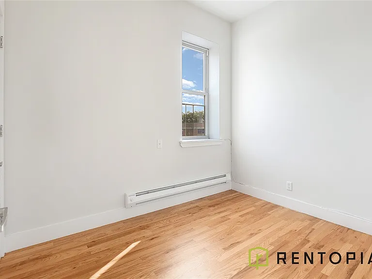 161 Maujer St #302A — Photo 3
