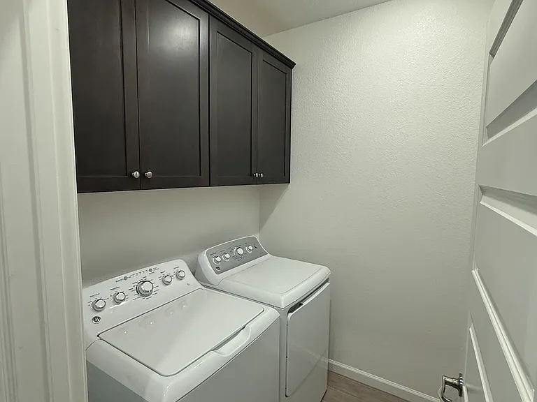 1383 Hadley Dr — Photo 12