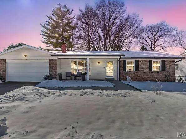 2901 Headland Dr, Saint Charles, MO 63301