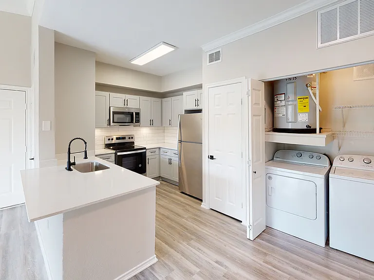 Lakeline Villas — Photo 45