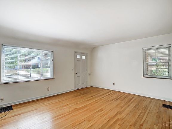 5th image of 8463 Wicklow Ave