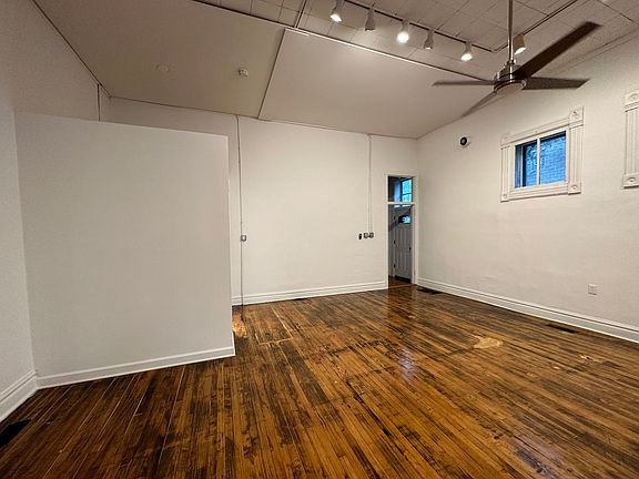 5th image of 1049 N Marshfield Ave APT 1