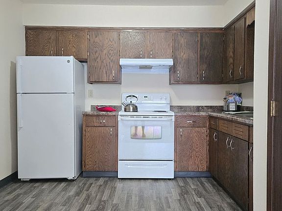 2nd image of 904 Thomas Ave NE #11