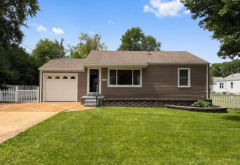1 Winsted Pl — Photo 6