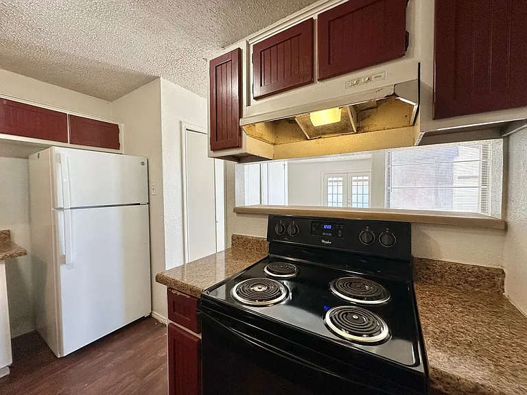 2105 Creekwood Dr — Photo 11