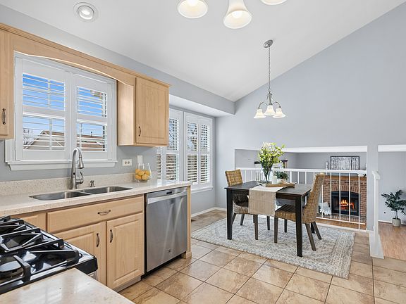 5th image of 765 Village Rd