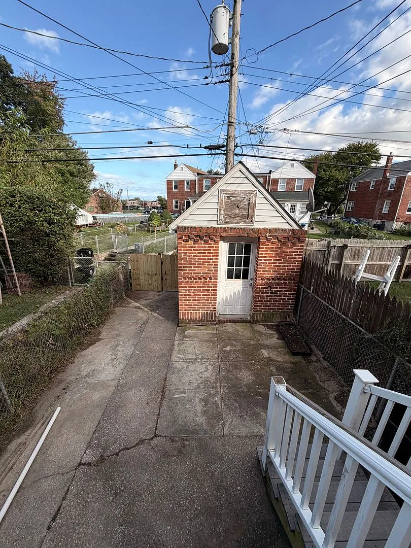 Coming Soon Aldworth Rd — Photo 3
