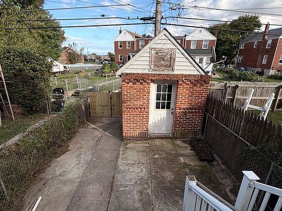 3rd image of 749 Aldworth Rd