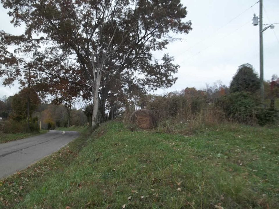 1st image of 320 Tipton Ln