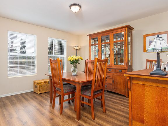 5th image of 246 Plumosa Ave