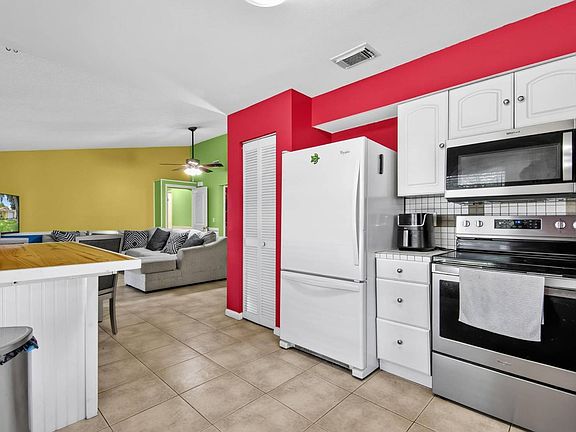 2nd image of 24 Blakeport Ln