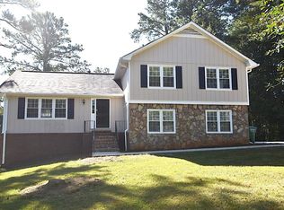 3974 Pineridge Dr, Lilburn, GA 30047