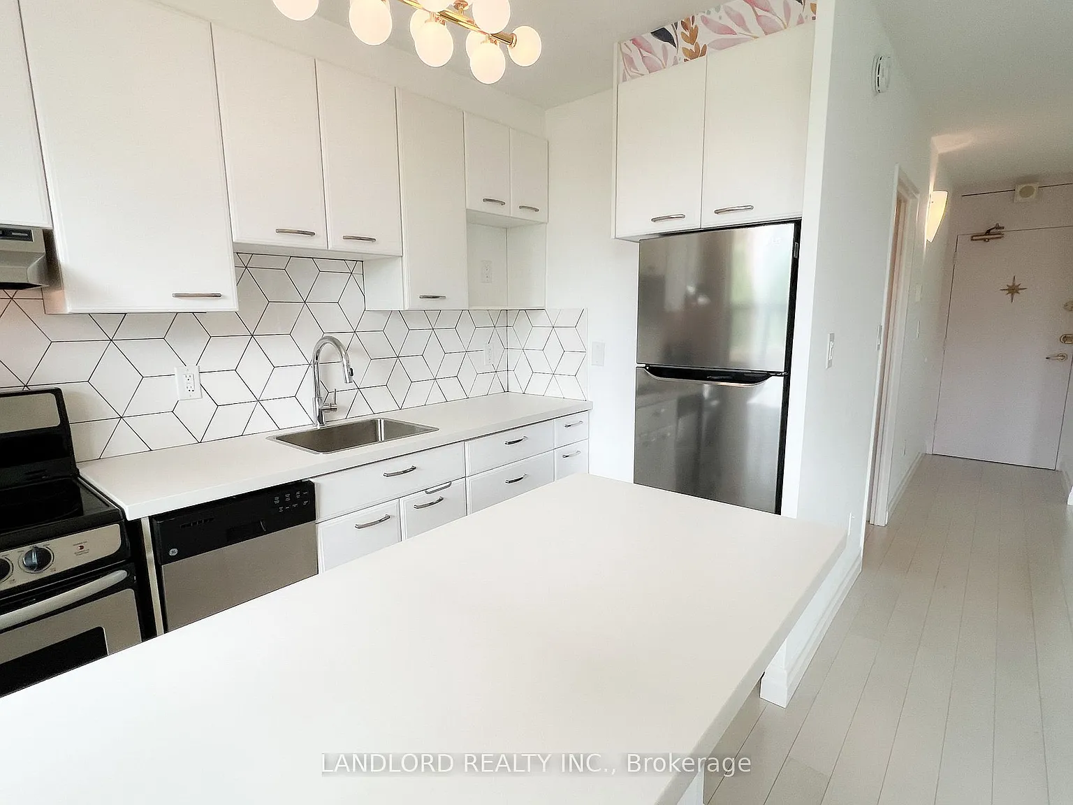 40 Homewood Ave - 811 — Photo 3