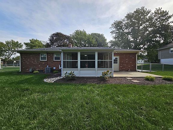 4th image of 303 Princeton Ln