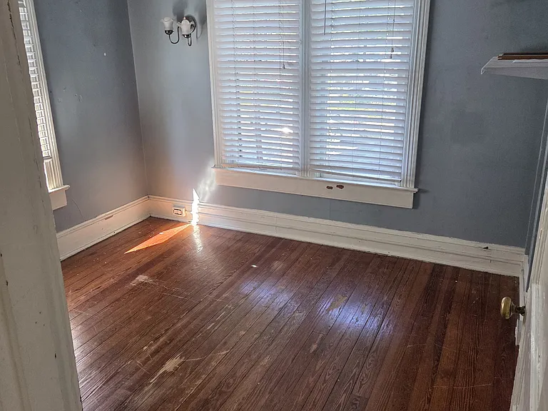 610 Prince Edward St — Photo 11