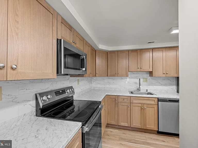 605 H St SW — Photo 15