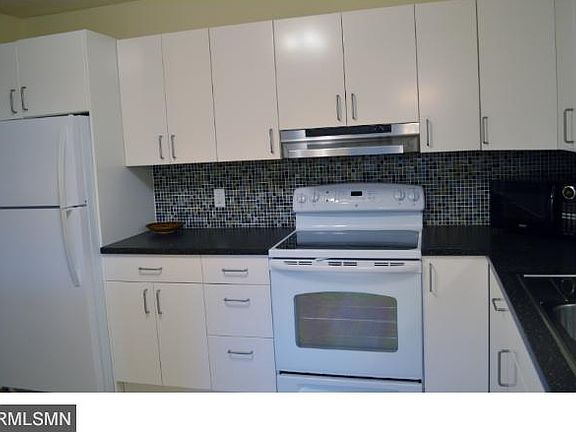 3rd image of 6615 Lake Shore Dr #309