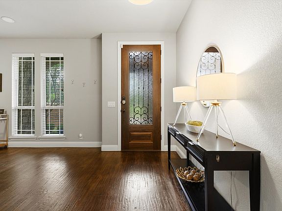 5th image of 100 Griffith Ct