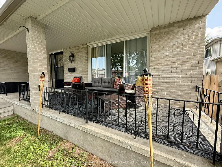 906 Cecylia Ct — Photo 3
