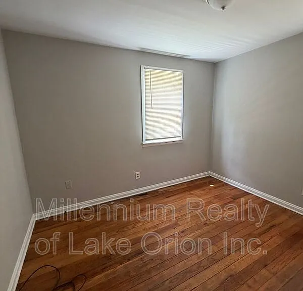 735 E Milton Ave — Photo 10