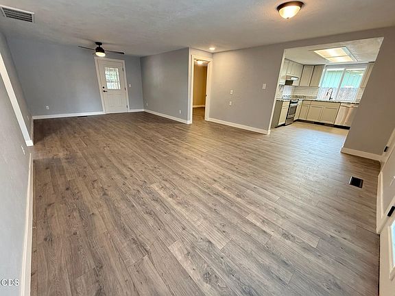 5th image of 2607 Castle Cir