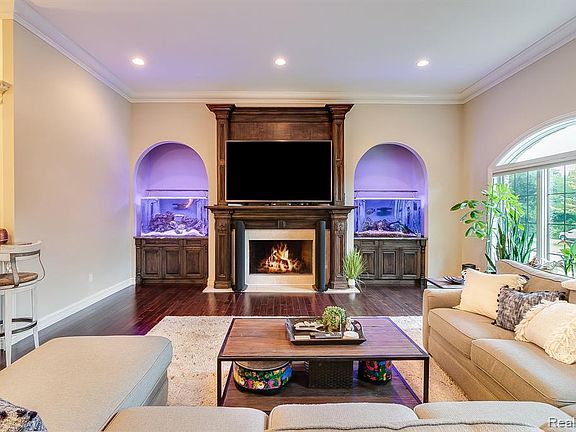 4th image of 6330 Hills Dr