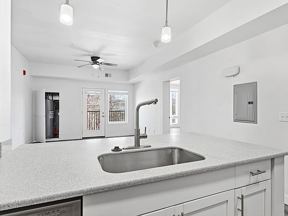 2nd image of 1401 Dr Martin Luther King Jr St #B