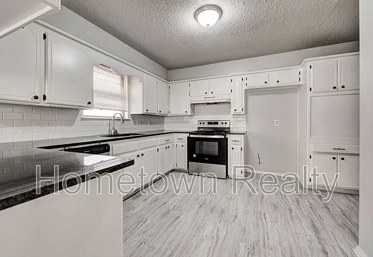 605 W Clarke St — Photo 16